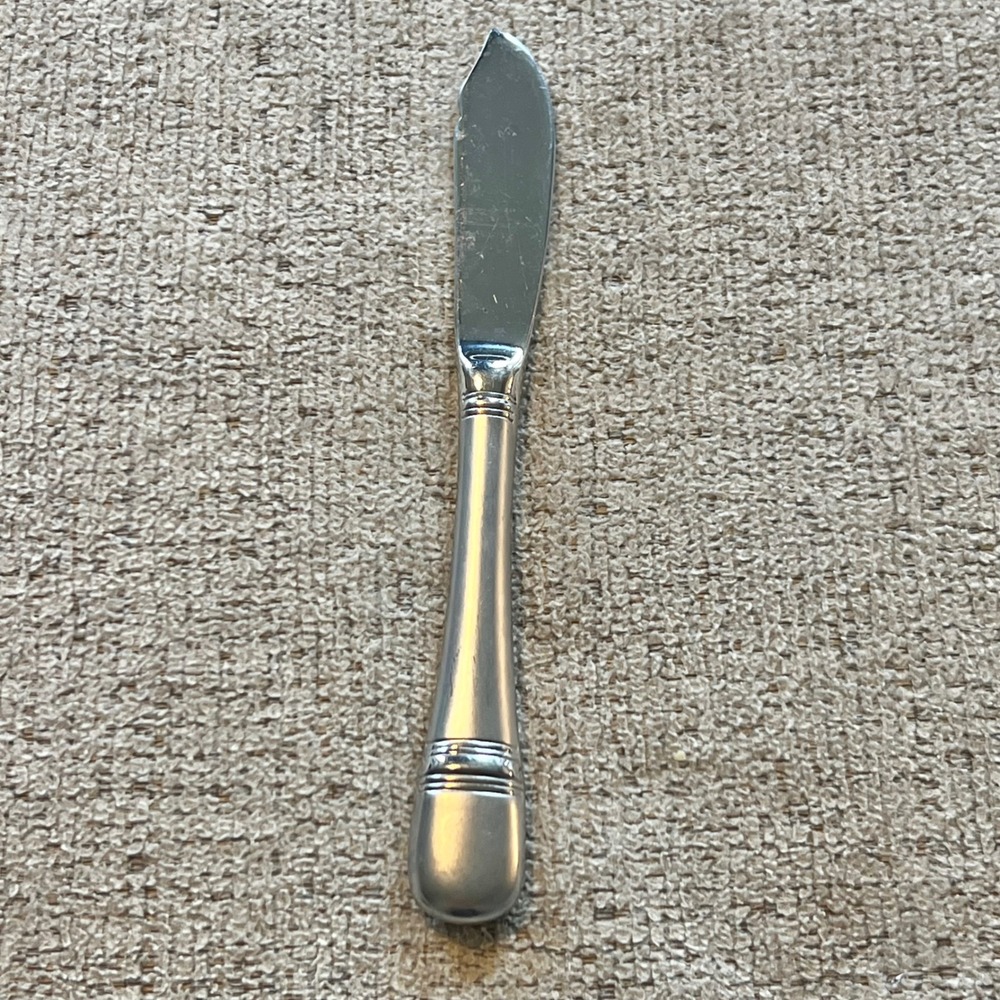 Oneida Astragal 18/10 Stainless Steel Butter Spreader Flatware Knife